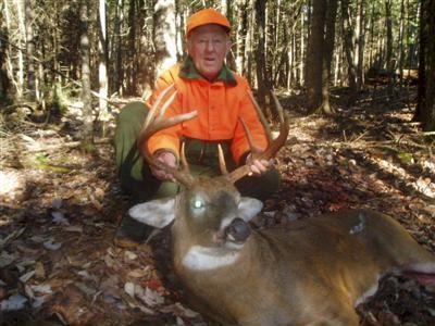 Trophy whitetail deer hunt in Maine